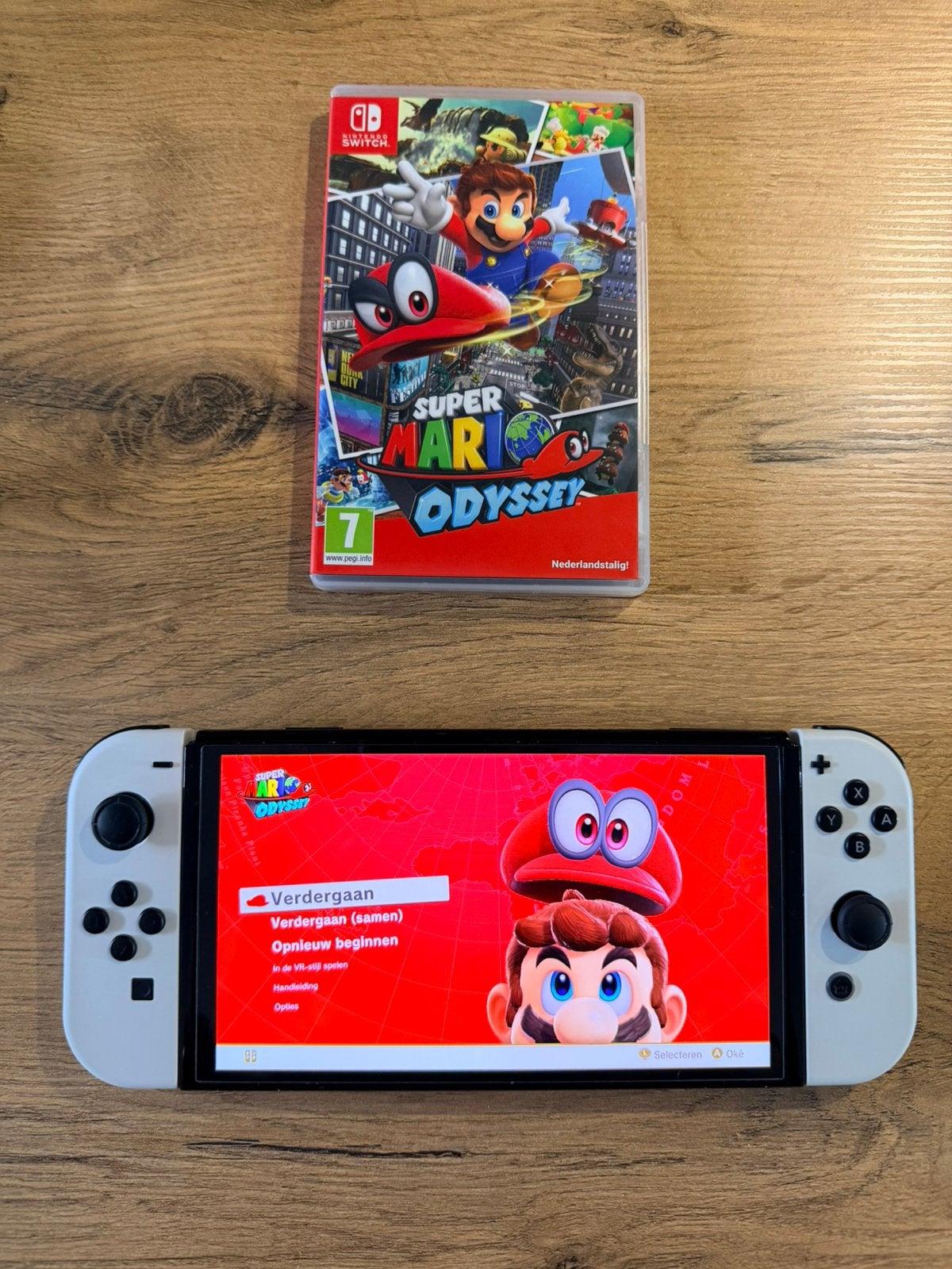 Super Mario Odyssey - Nintendo Switch, Ophalen of Verzenden, Zo goed als nieuw, Met 2 controllers, Switch Original
