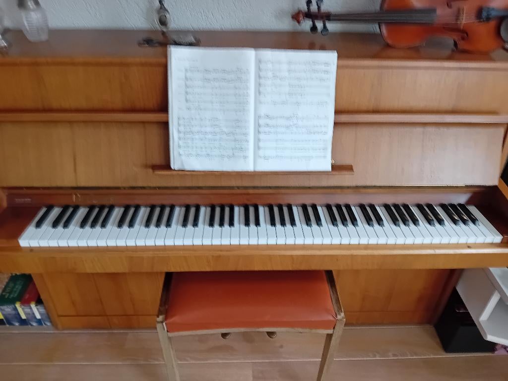 Piano Lindberg, Ophalen, Zo goed als nieuw, Bruin, Piano