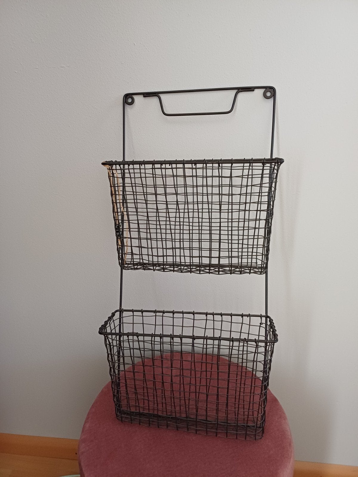 Metalen tijdschriften wandrek met 2 manden - Zwart, Ophalen, Gebruikt, Mand, Met opbergruimte