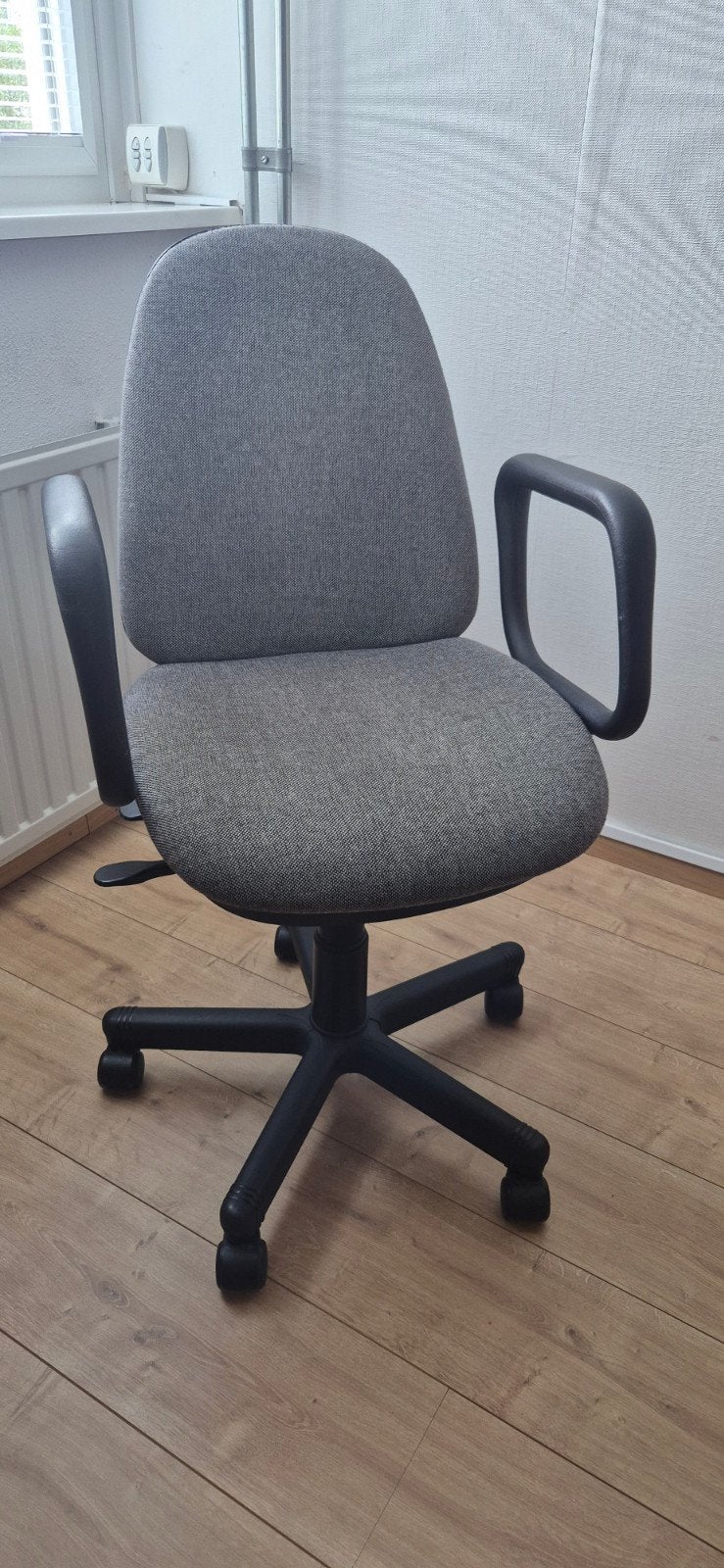 Comfortabele Bureaustoel - Grijs, Ophalen, Zo goed als nieuw, Grijs, Bureaustoel