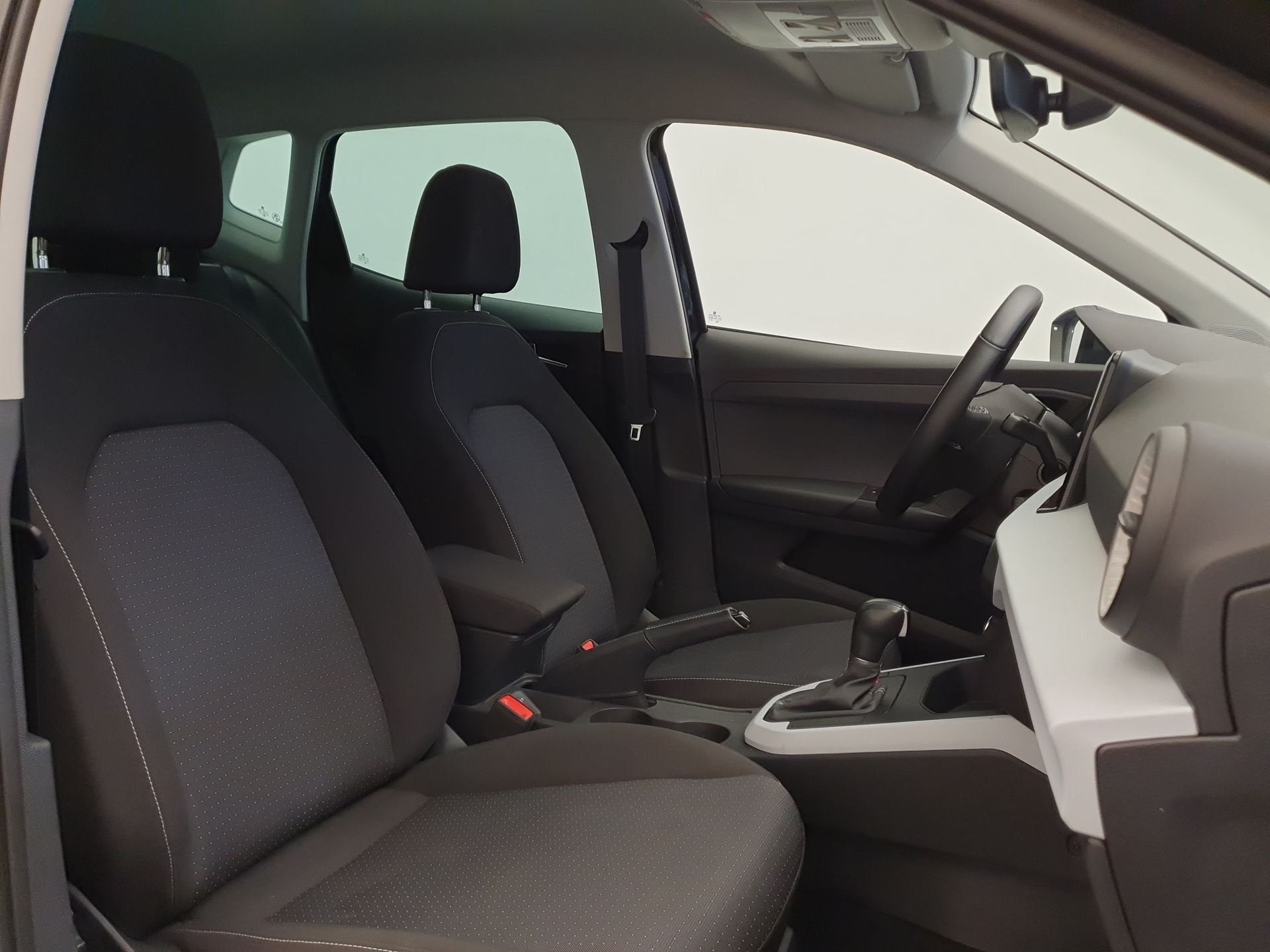SEAT Arona 1.0 TSI 110pk DSG/AUT Style Cruise control, Clima, Auto's, 12 maanden, Stof, Gebruikt, Zwart