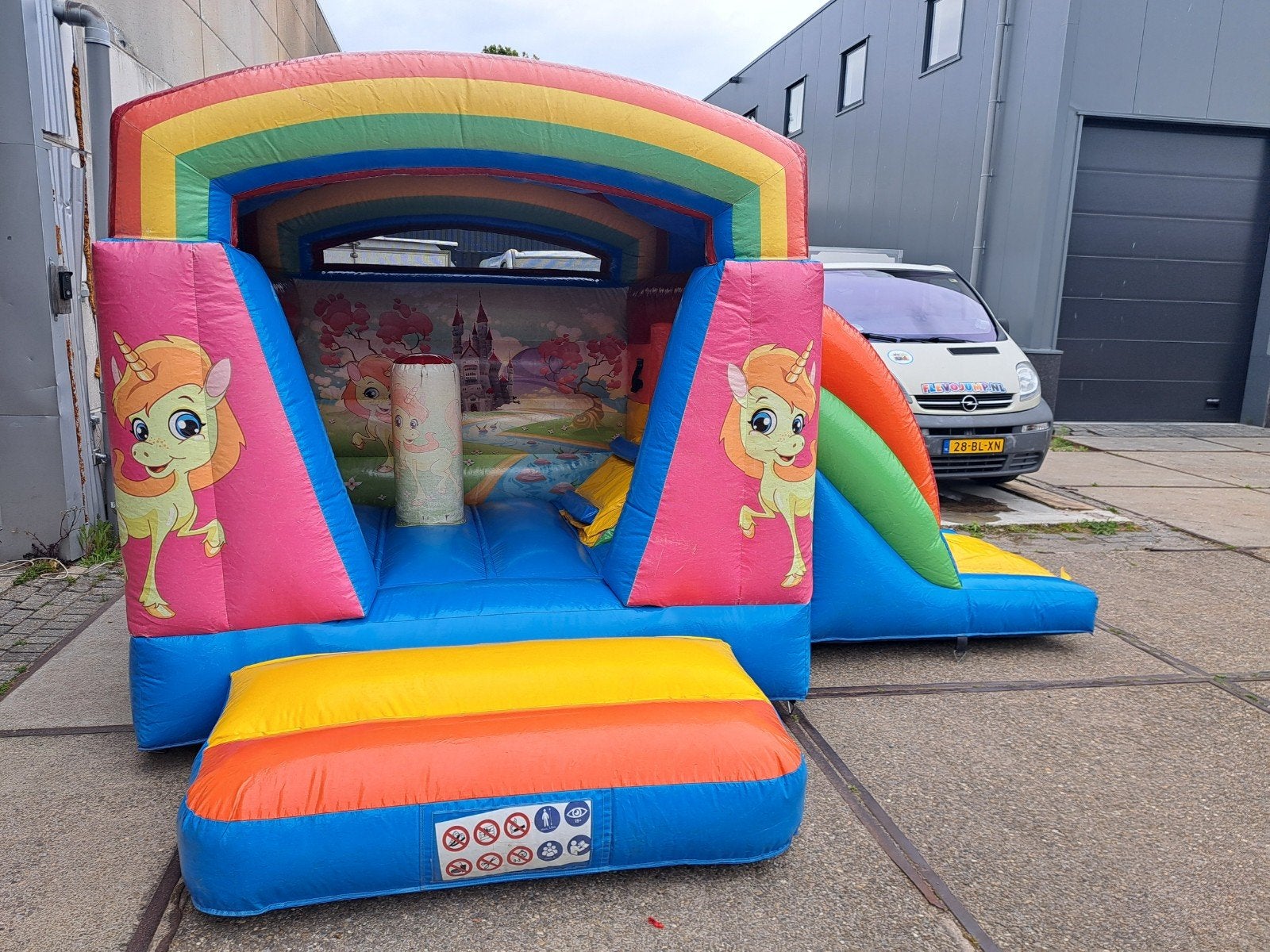 Te Huur Unicorn Springkussen vanaf 99,99, Ophalen, Gebruikt