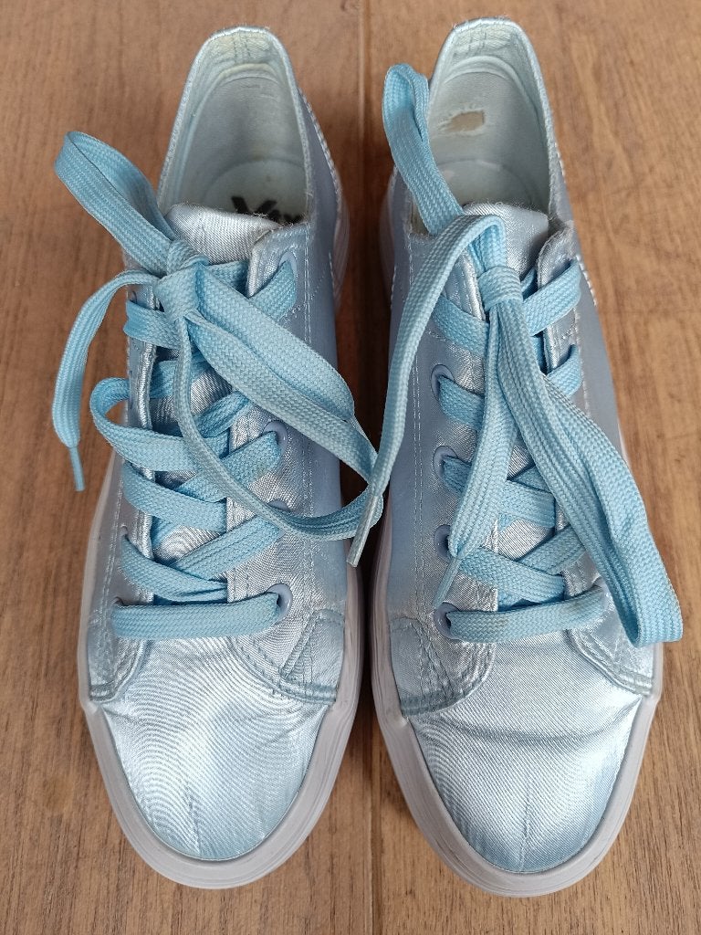 Sneakers lichtblauw maat 39 merk Victory satijn stof, Kleding | Dames, Blauw, Ophalen of Verzenden, Victory, Sneakers of Gympen