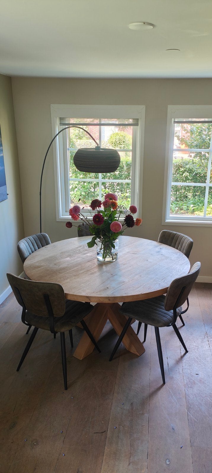 Ronde Eiken eettafel met 5 stoelen 140 cm, Ophalen, Modern, Robuust, Rond, Zo goed als nieuw