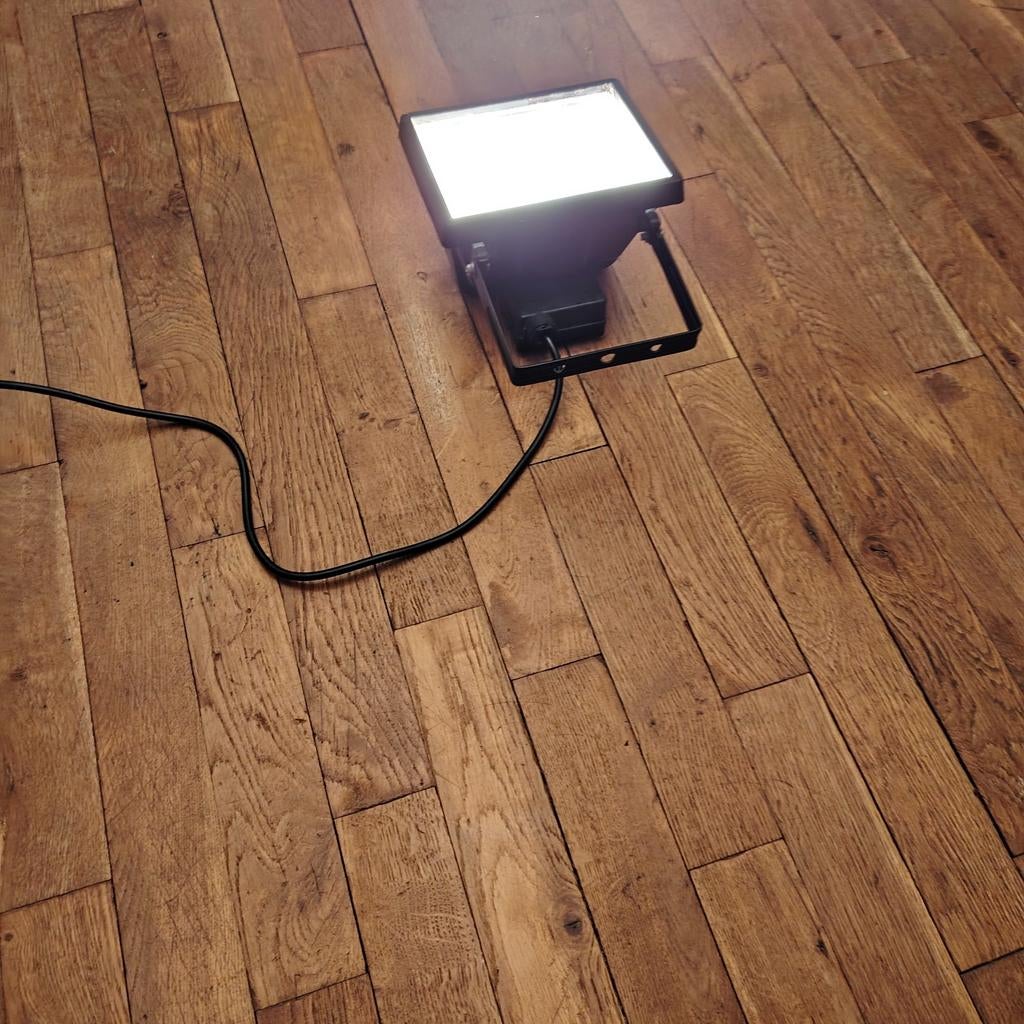 Bouwlamp met spatwaterdichte stekkerdoos - zgan, Ophalen of Verzenden, Zo goed als nieuw, 500 watt of meer, Lamp met armatuur