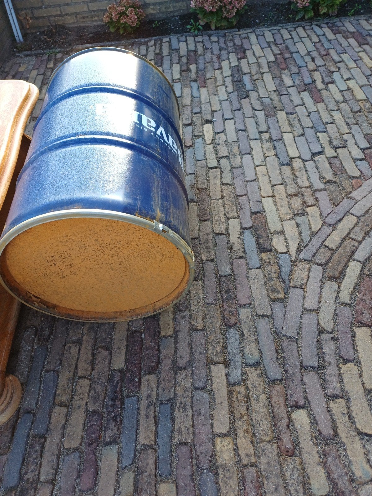 gratis oud olievat, Ophalen