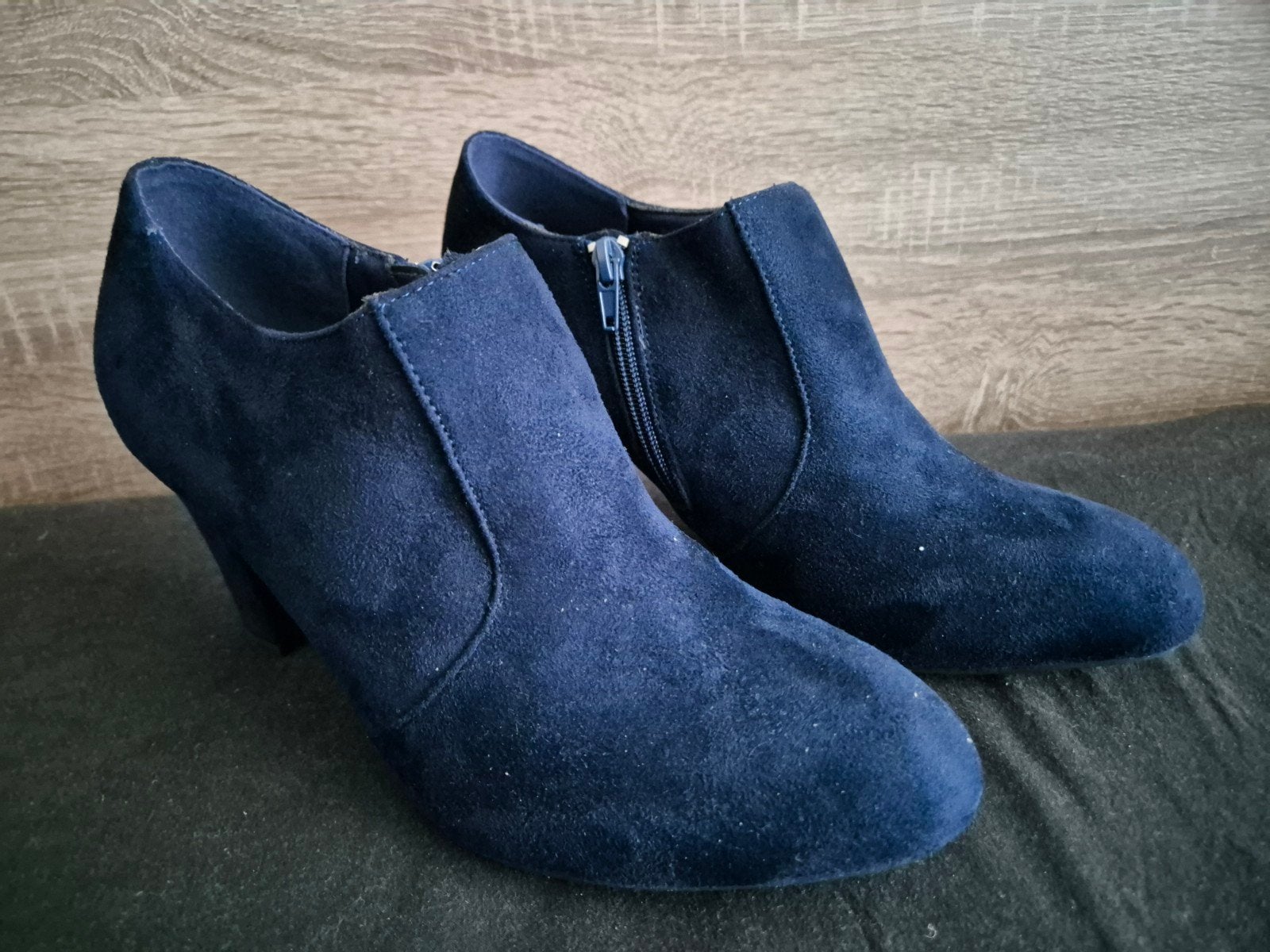 Nieuwe, donker blauwe suède  enkellaarzen maat 42, Blauw, Lage of Enkellaarzen, Nieuw, Ophalen of Verzenden