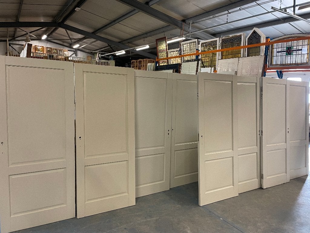12 stuks massieve 6 vlaks paneeldeur uit 1 serie.