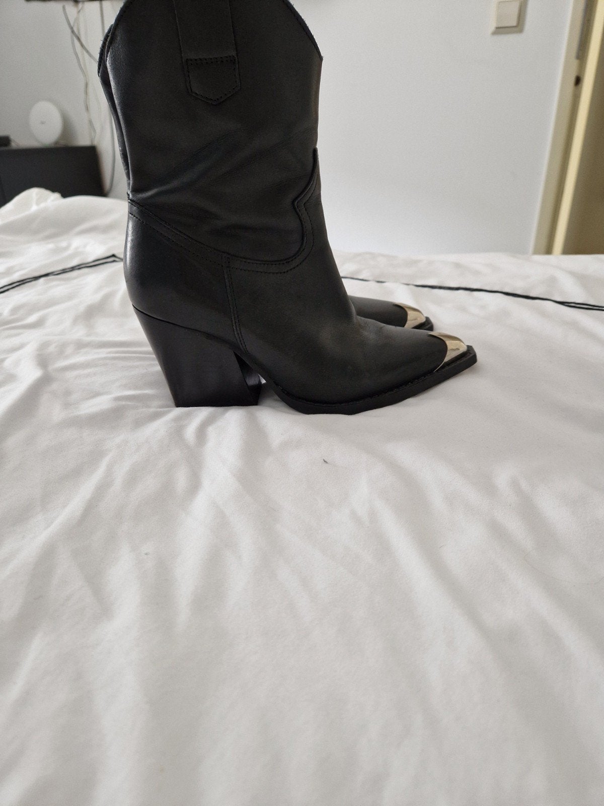 Zwarte cowboylaarzen met zilveren neus - Maat 37, Ophalen, Zo goed als nieuw, Zwart, Lage of Enkellaarzen