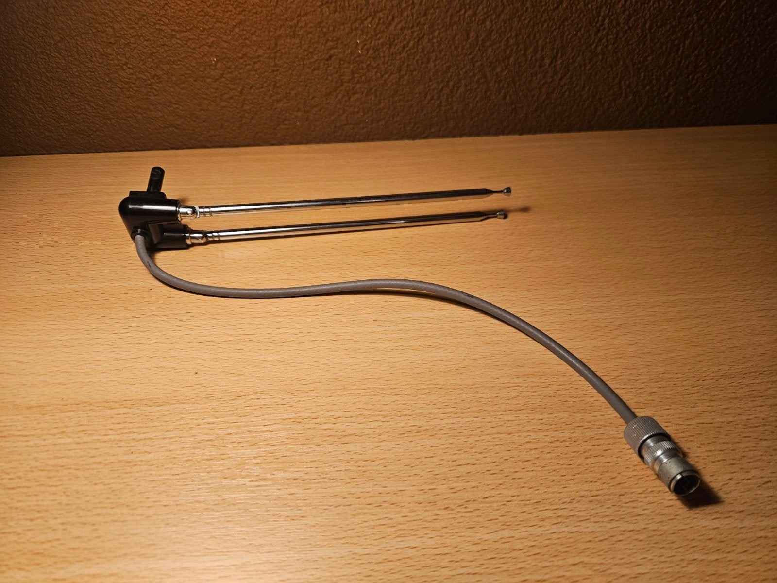 Telescopische Antenne met Coax Kabel konijnenoren antenne, Ophalen of Verzenden, Gebruikt, Antenne