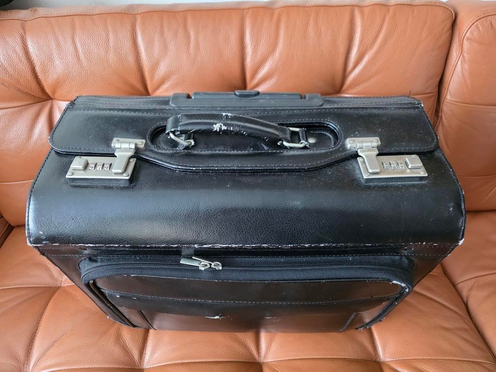 Lederen pilotenkoffer/trolley met cijfersloten, Wieltjes, Gebruikt, Ophalen of Verzenden, Minder dan 35 cm