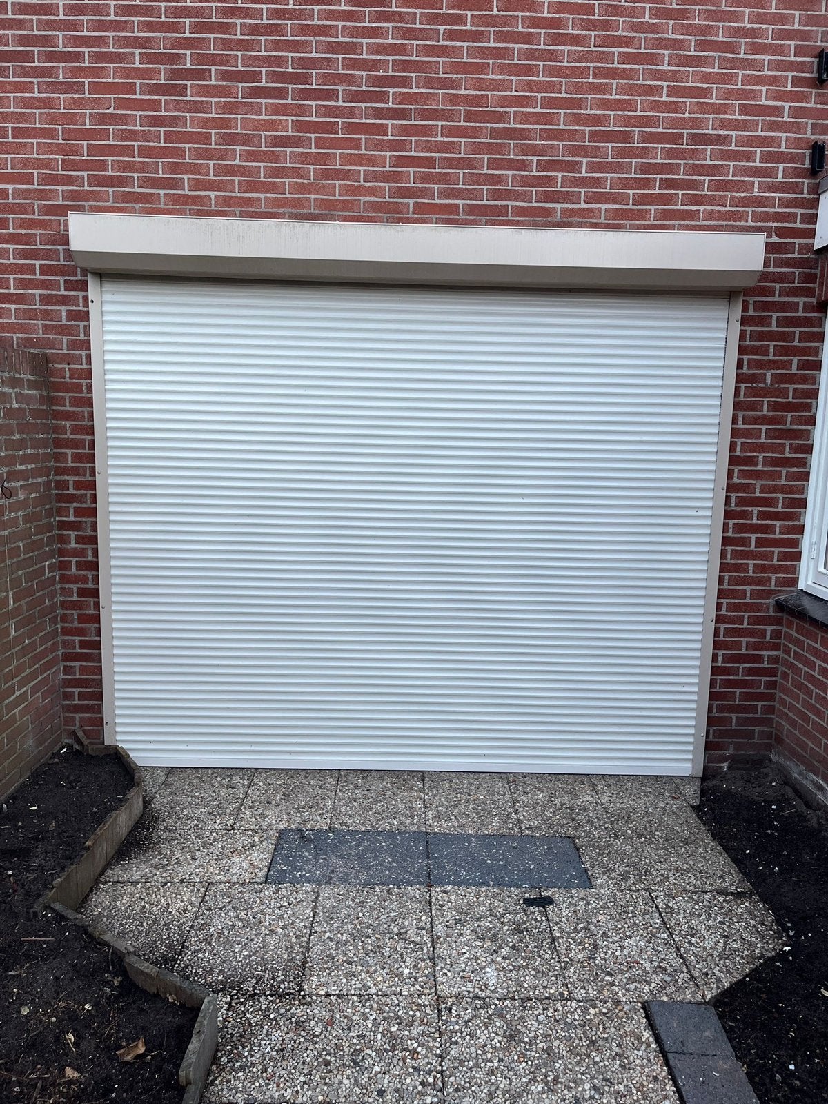 Rolluik met elektrische bediening, 224cm hoog, Doe-het-zelf en Verbouw, Rolluiken, Ophalen, Gebruikt, 200 cm of meer, Crème of Beige