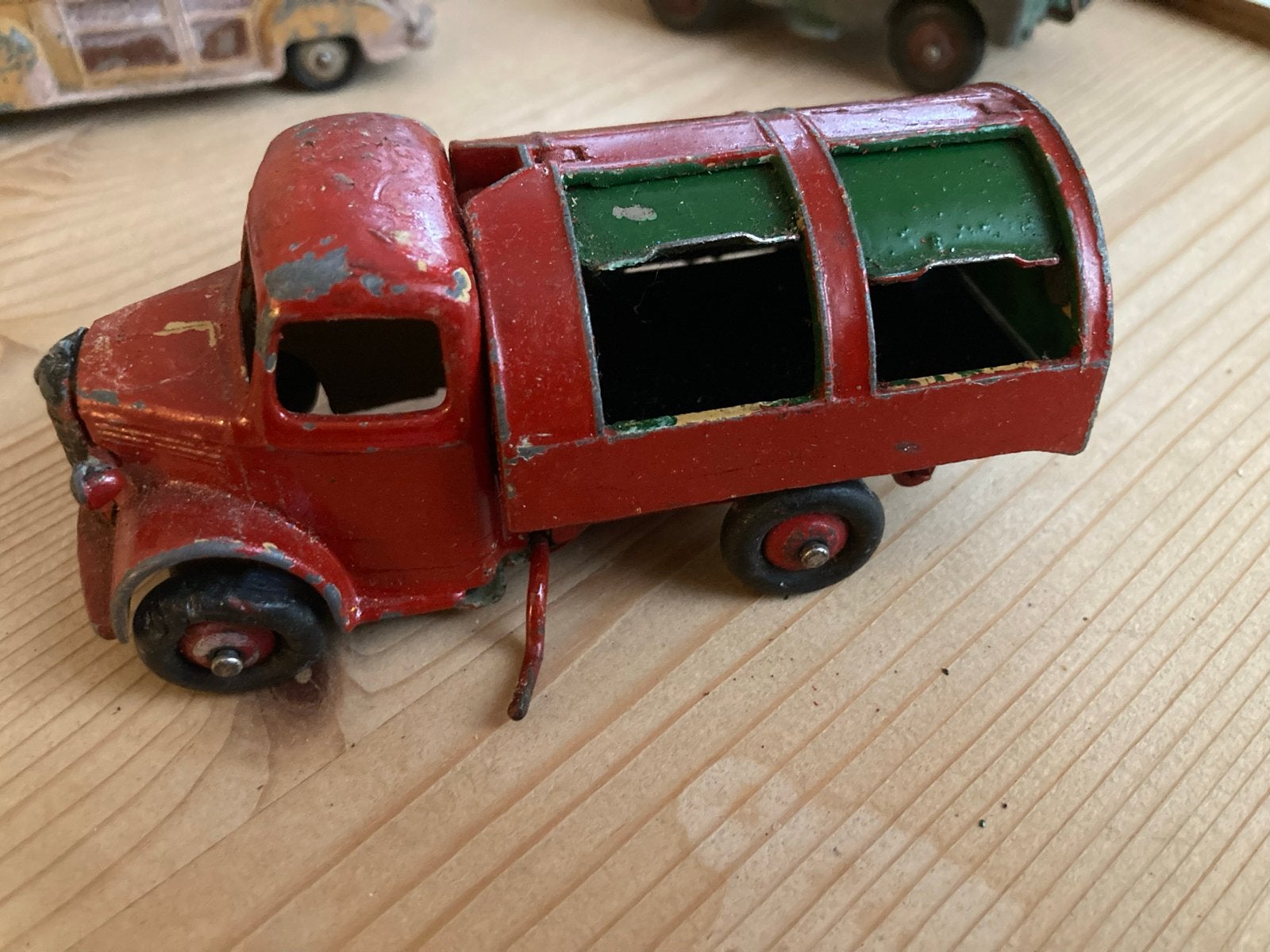 Dinky Toys vuilniswagen rood - kiepmechanisme defect, Verzamelen, Ophalen of Verzenden, Gebruikt