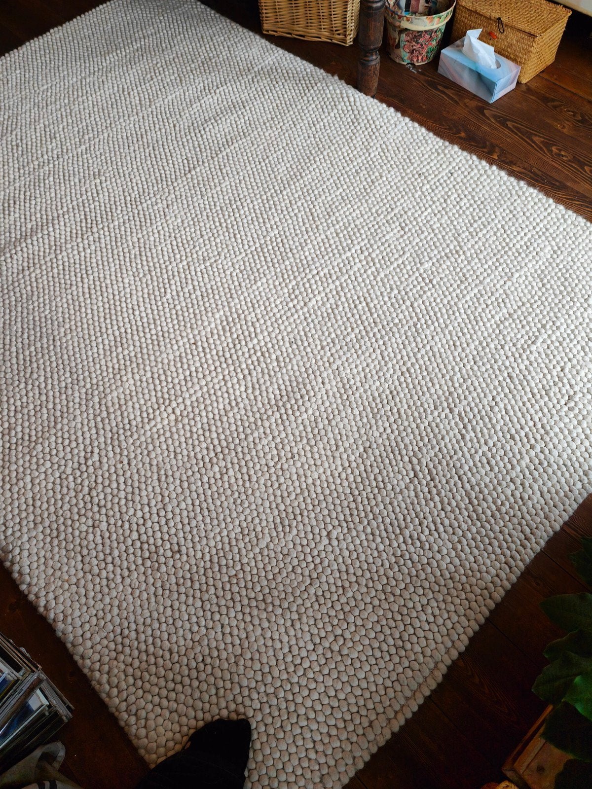 Crème wollen bolletjes vloerkleed - Zo goed als nieuw, Huis en Inrichting, Ophalen, 150 tot 200 cm, 200 cm of meer, Modern, Scandinavisch, Handgemaakt