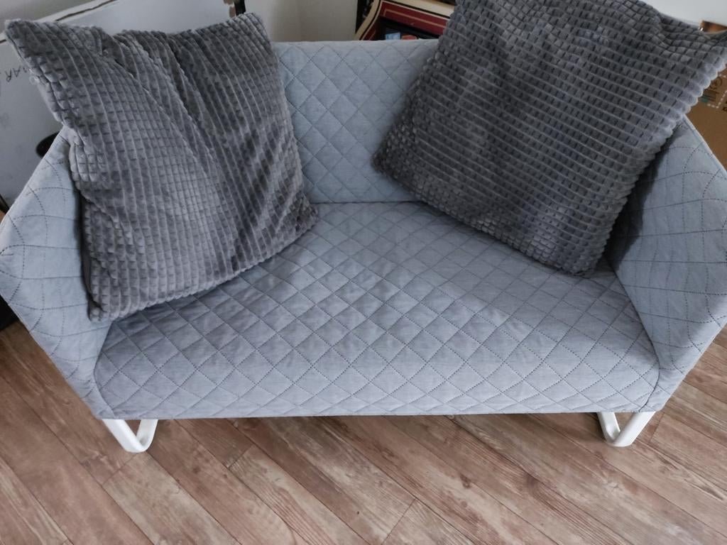 Compact en stijlvol Ikea bankje - Zo goed als nieuw, Modern, Compact, Minder dan 75 cm, Tweepersoons, Ophalen of Verzenden