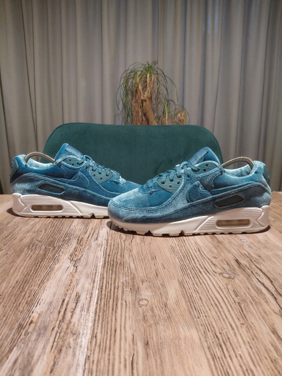 Nike Air Max 90 Premium Velvet 'Ash Green' Size 38,5, Nike, Ophalen of Verzenden, Sneakers of Gympen, Gedragen
