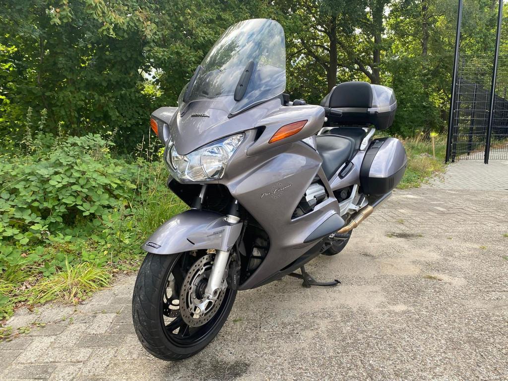 Honda Tour ST 1300 Pan European ABS, Motoren, Motoren | Honda, Honda, Bedrijf, Rivium Boulevard 222A
2909LK  Capelle aan den Ijssel, NL