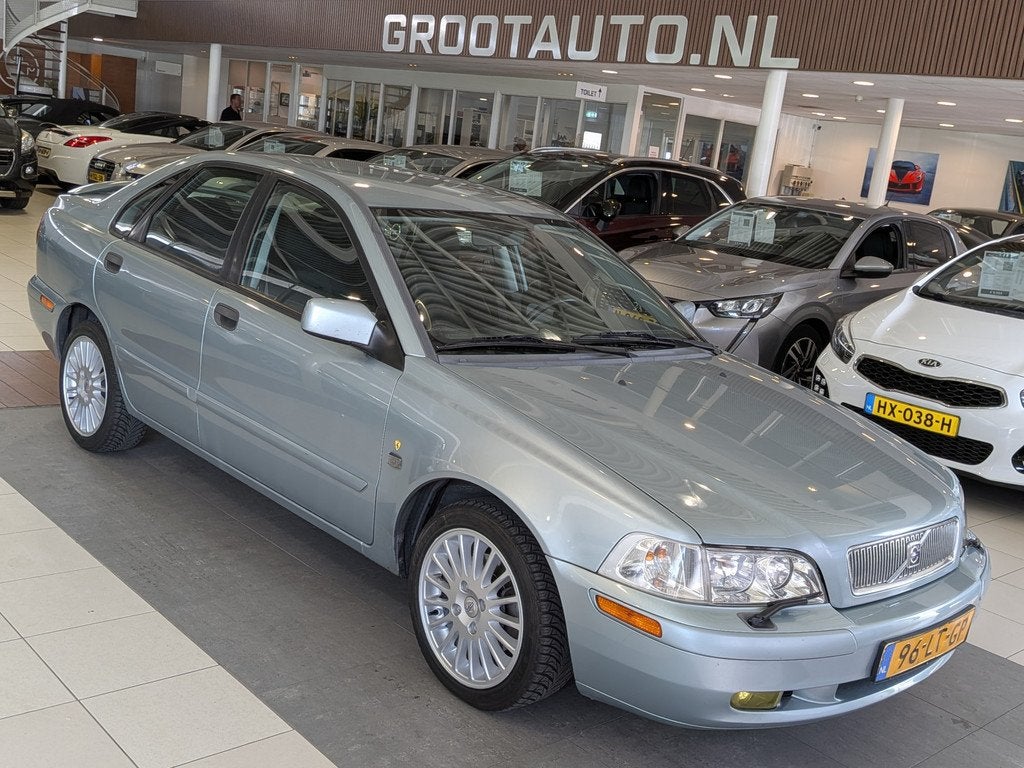 Volvo S40 1.8 Europa Airco, Cruise Control, Stuurbekrachtigi, Auto's, Gebruikt, Zwart, 4 cilinders, Leder en Stof