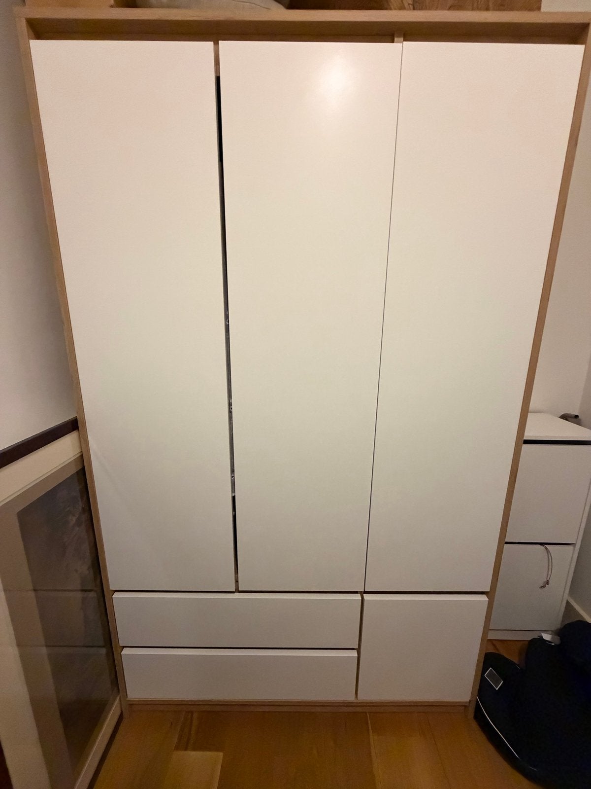 Kledingkast Jysk BILLUND 119x193 deuren wit/naturel eiken, Ophalen, 100 tot 150 cm, Zo goed als nieuw, Met lade(s)