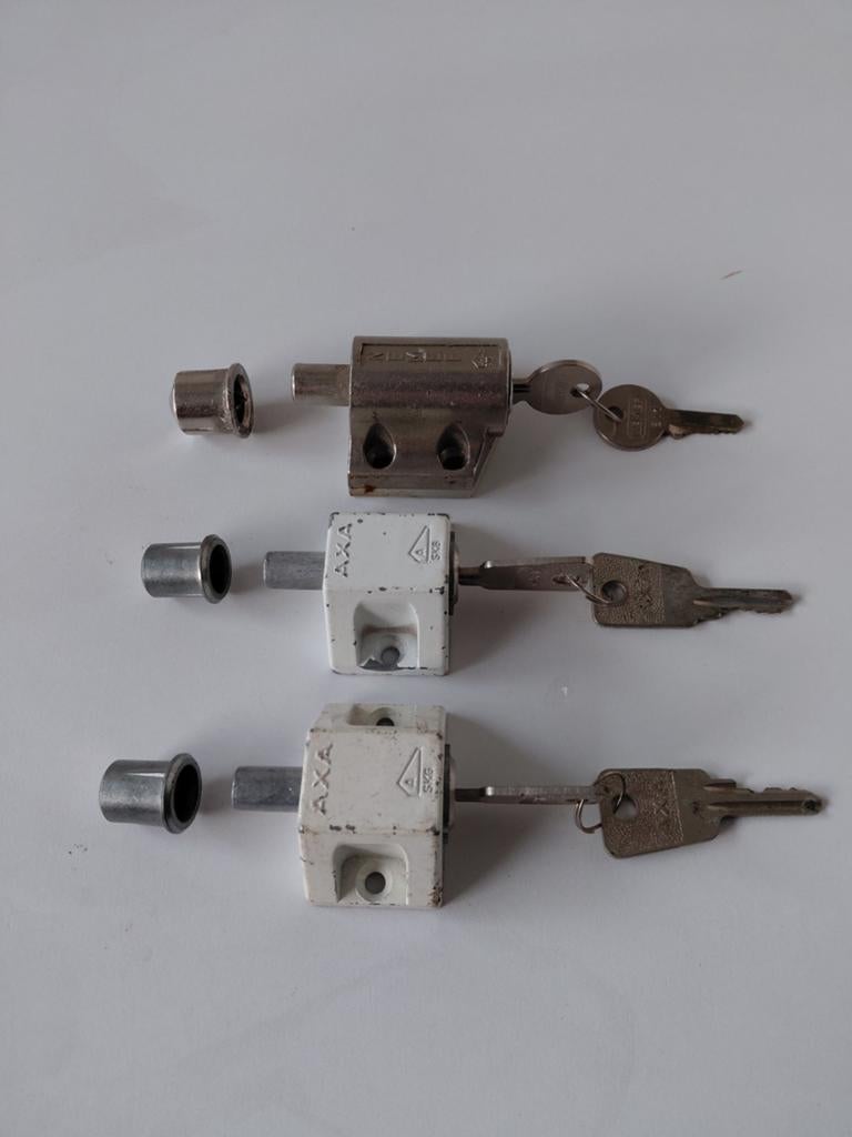 Axa 3011 Nemef SKG oplegslot raamslot 3 stuks, Ophalen of Verzenden, Gebruikt, IJzer, Slot