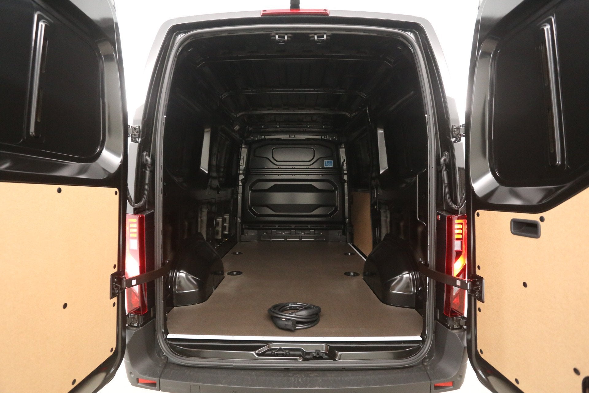 Renault Master E-Tech 3.5t Long Range 87 kWh L2H2 | NIEUW |, Auto's, Automaat, Gebruikt, 2500 kg, Zwart