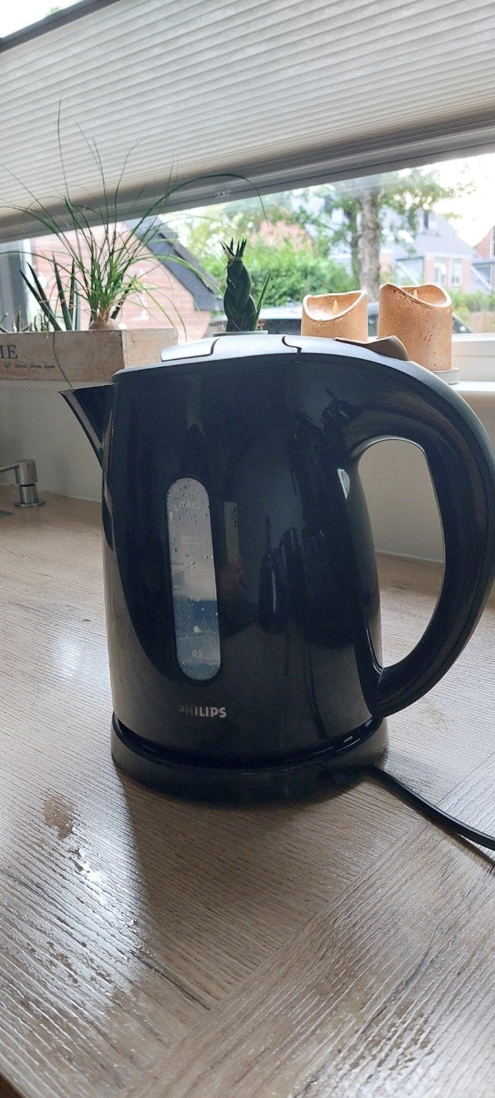 Philips waterkoker - Zwart, 1.7L, 1 tot 2 liter, Ophalen, Zo goed als nieuw, Draadloos