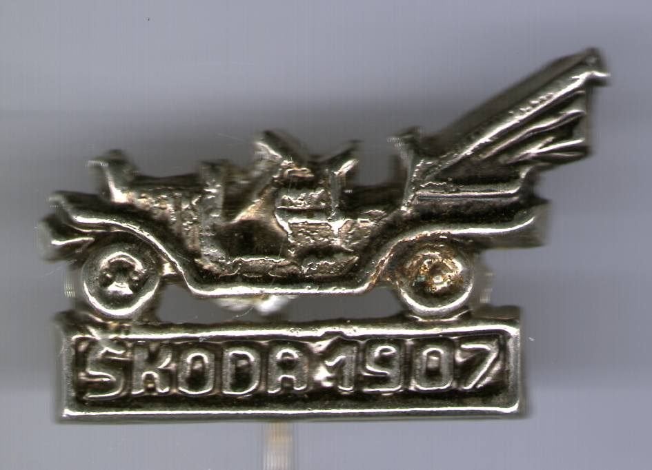 SKODA 1907 zilverkleurig oldtimer auto speldje ( D_025), Ophalen of Verzenden, Zo goed als nieuw, Transport, Speldje of Pin