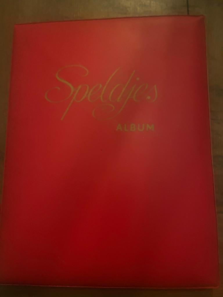 Vintage Speldjes Album met Speldjes, Verzamelen, Speldjes, Pins en Buttons, Ophalen of Verzenden, Gebruikt, Merk, Speldje of Pin