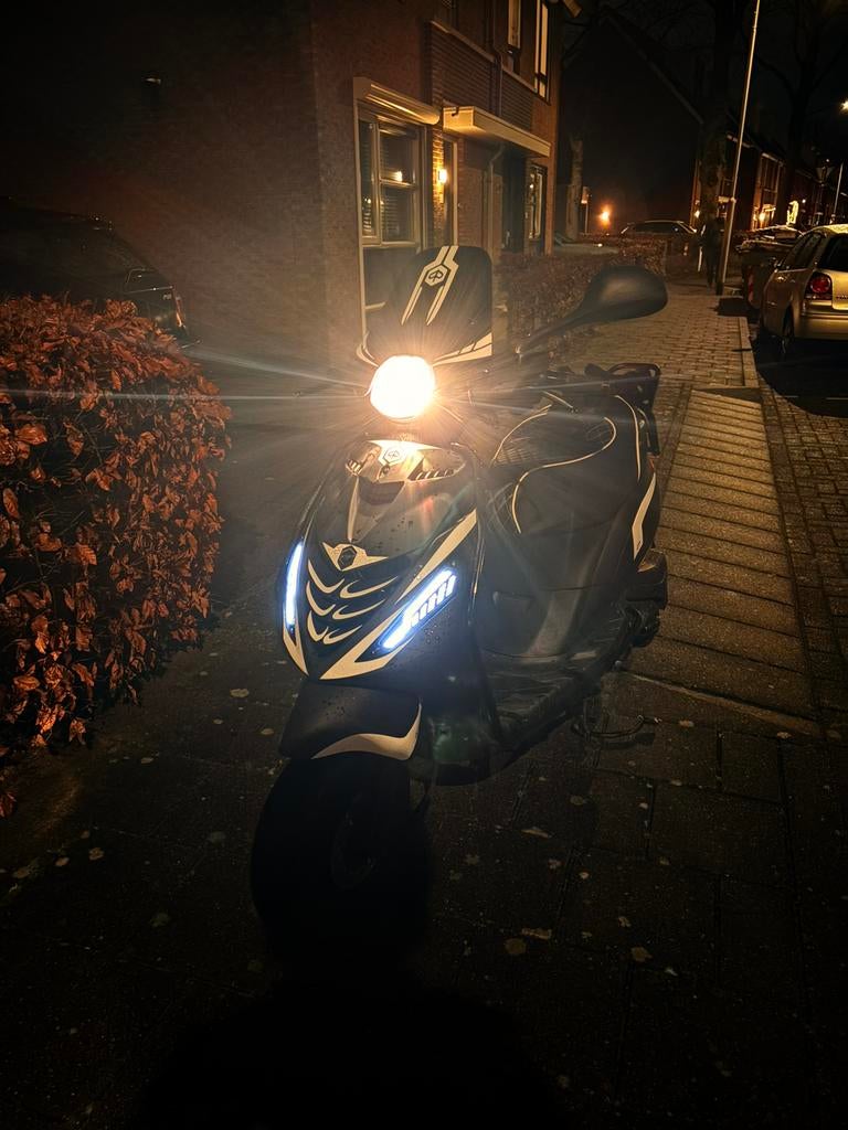 Piaggio zip 80cc 4t, Fietsen en Brommers, Scooters | Piaggio, Zo goed als nieuw, Zip, Benzine, Ophalen