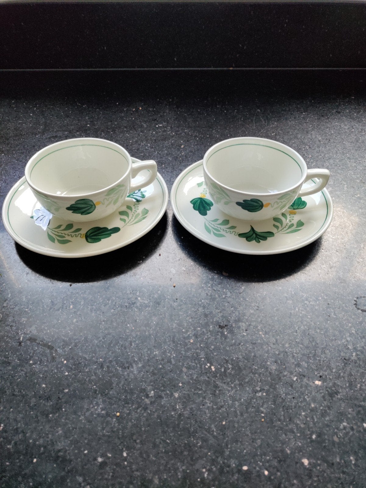 2 Royal Boch aquarelle kop en schotels met groen bloemmotief, Huis en Inrichting, Ophalen, Keramiek, Vintage, Zo goed als nieuw