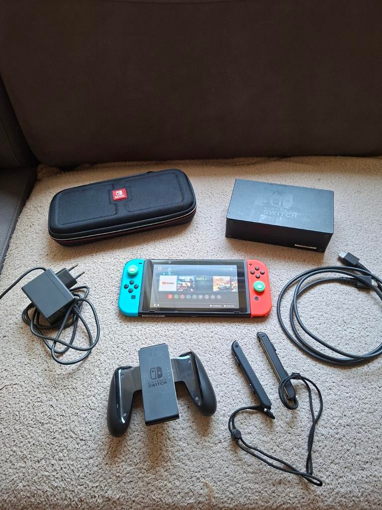 Nintendo Switch V2, Spelcomputers en Games, Spelcomputers | Nintendo Switch, Gebruikt, Met 2 controllers, Met harde schijf, Ophalen