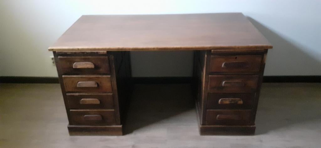 Antiek bureau met veel werkruimte, Ophalen