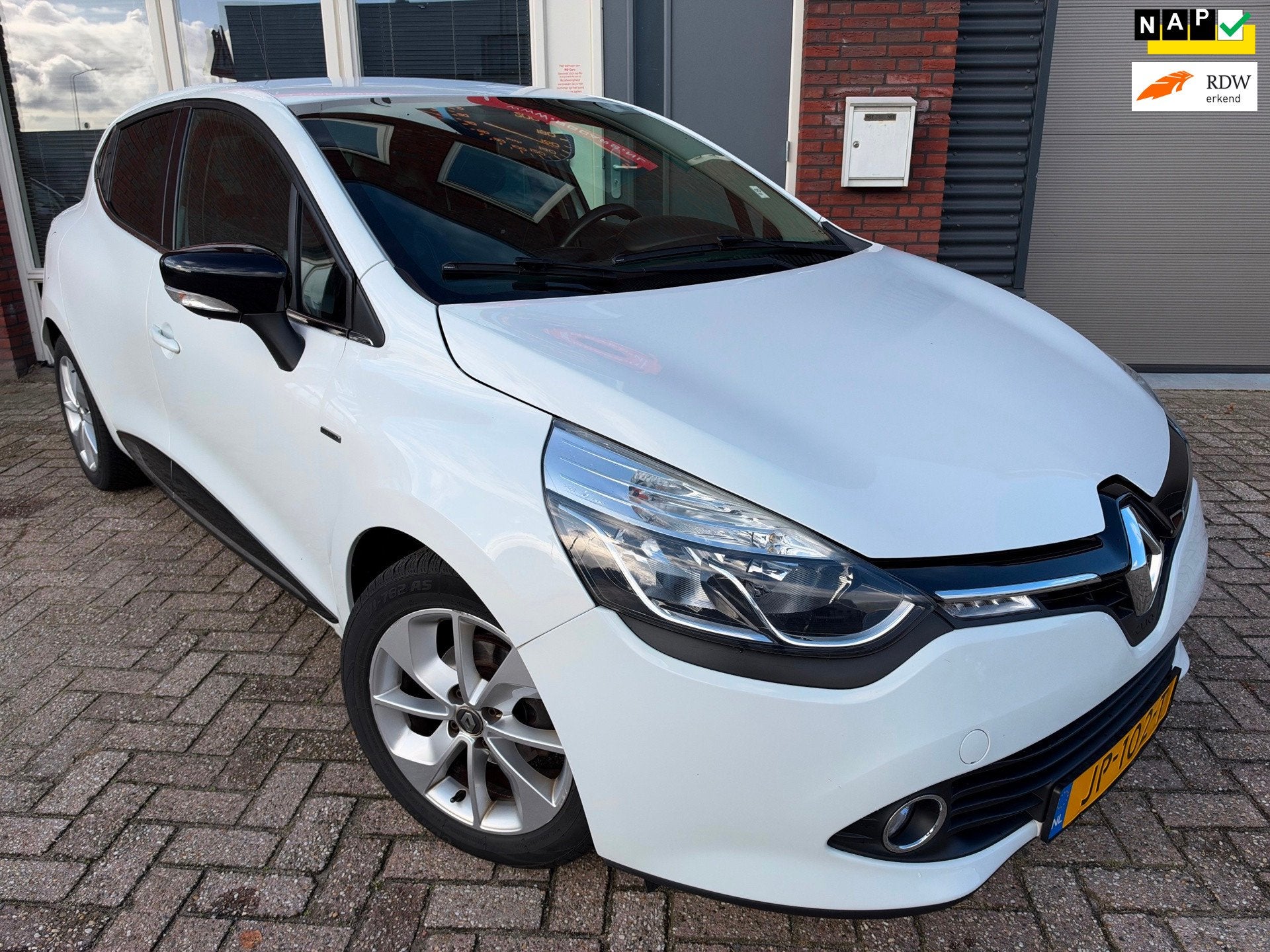 Renault Clio 0.9 TCe Limited / Navi / DAB / PDC / NAP / Bass, Voorwielaandrijving, 898 cc, Stof, Met garantie (alle)
