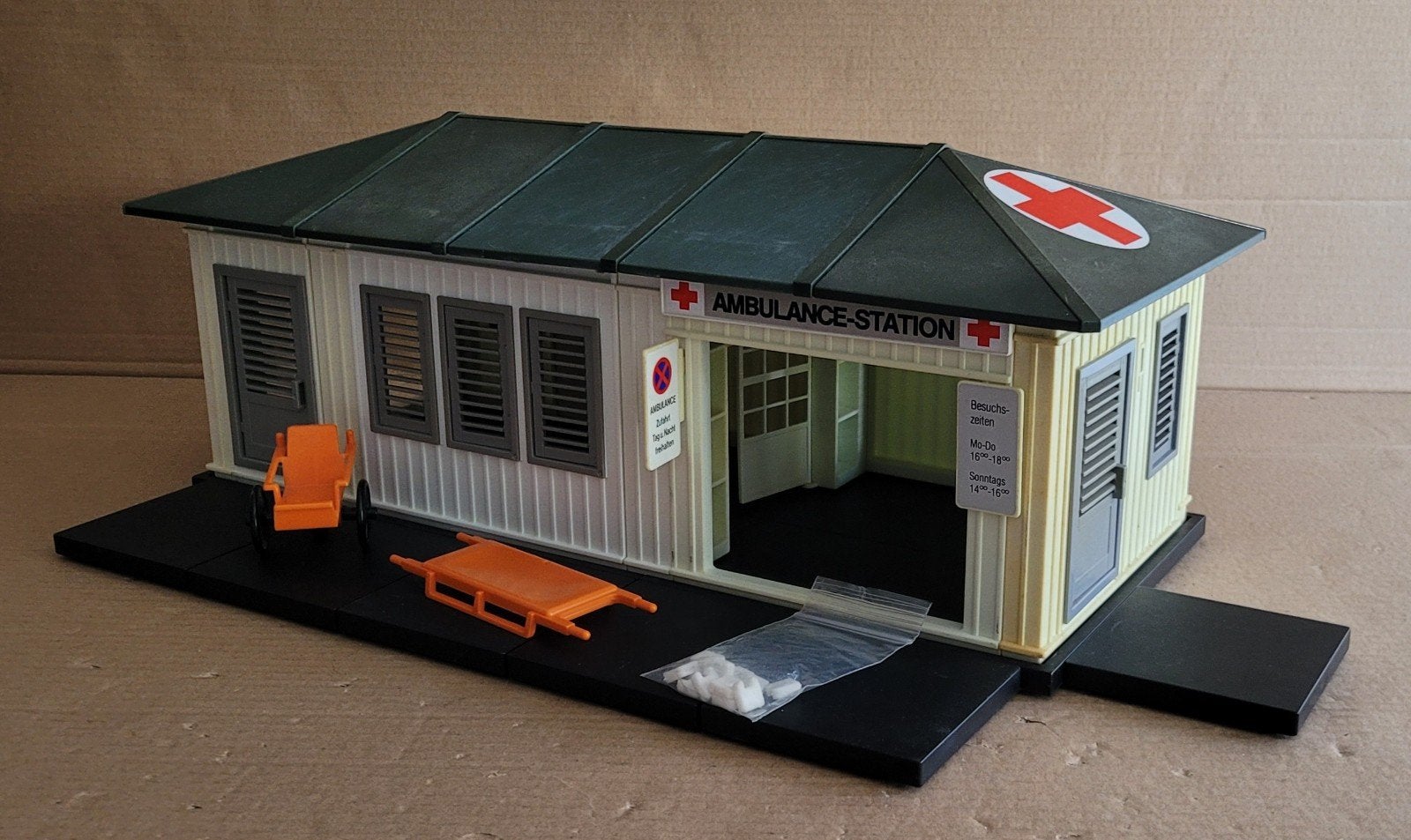 Oud playmobil ziekenhuis 3432 Ambulance station, Ophalen of Verzenden, Gebruikt