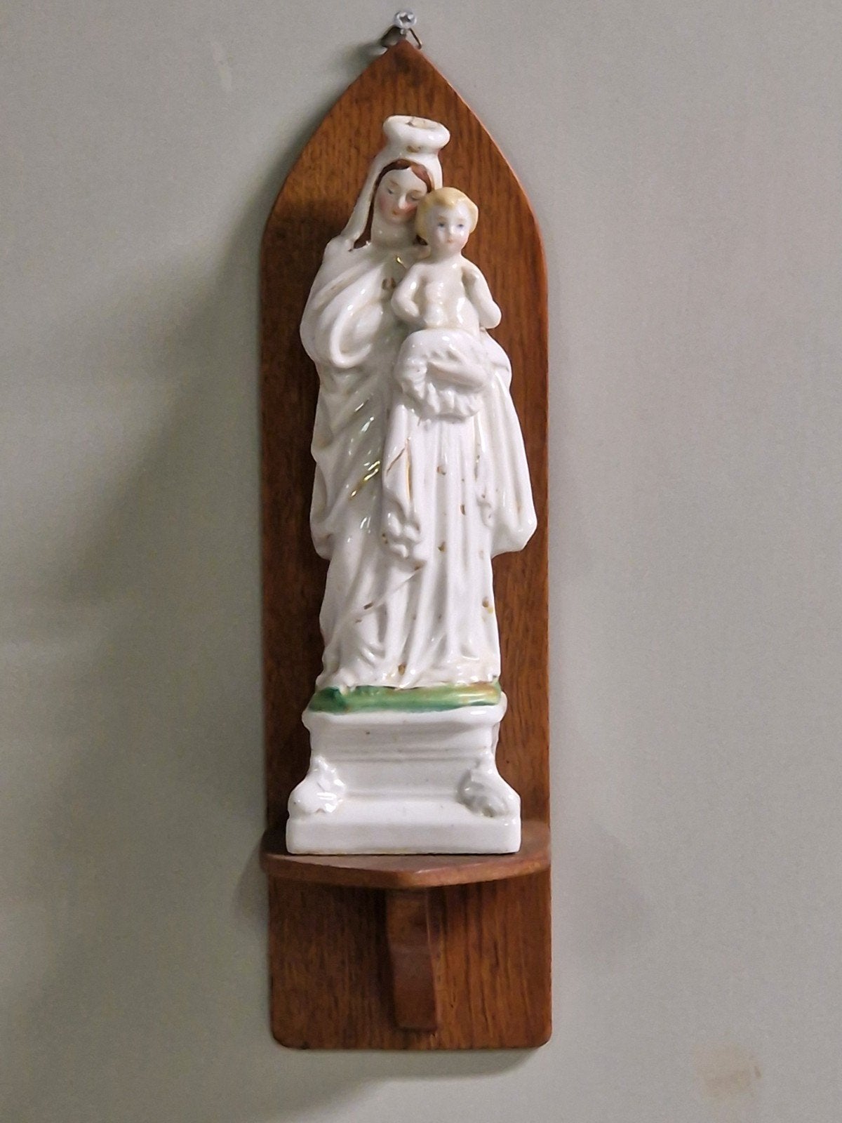 te koop.   Mariabeeld, met standaard om op te hangen., Ophalen
