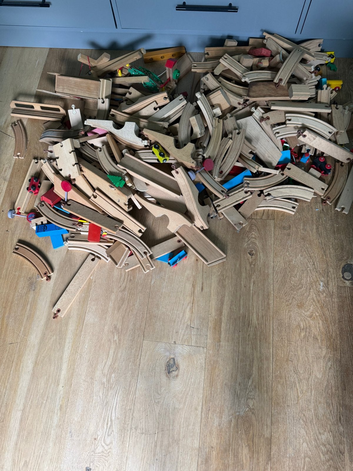 Grote partij houten treinrails en accessoires, Ophalen of Verzenden, Gebruikt, Rij- of Hobbelspeelgoed