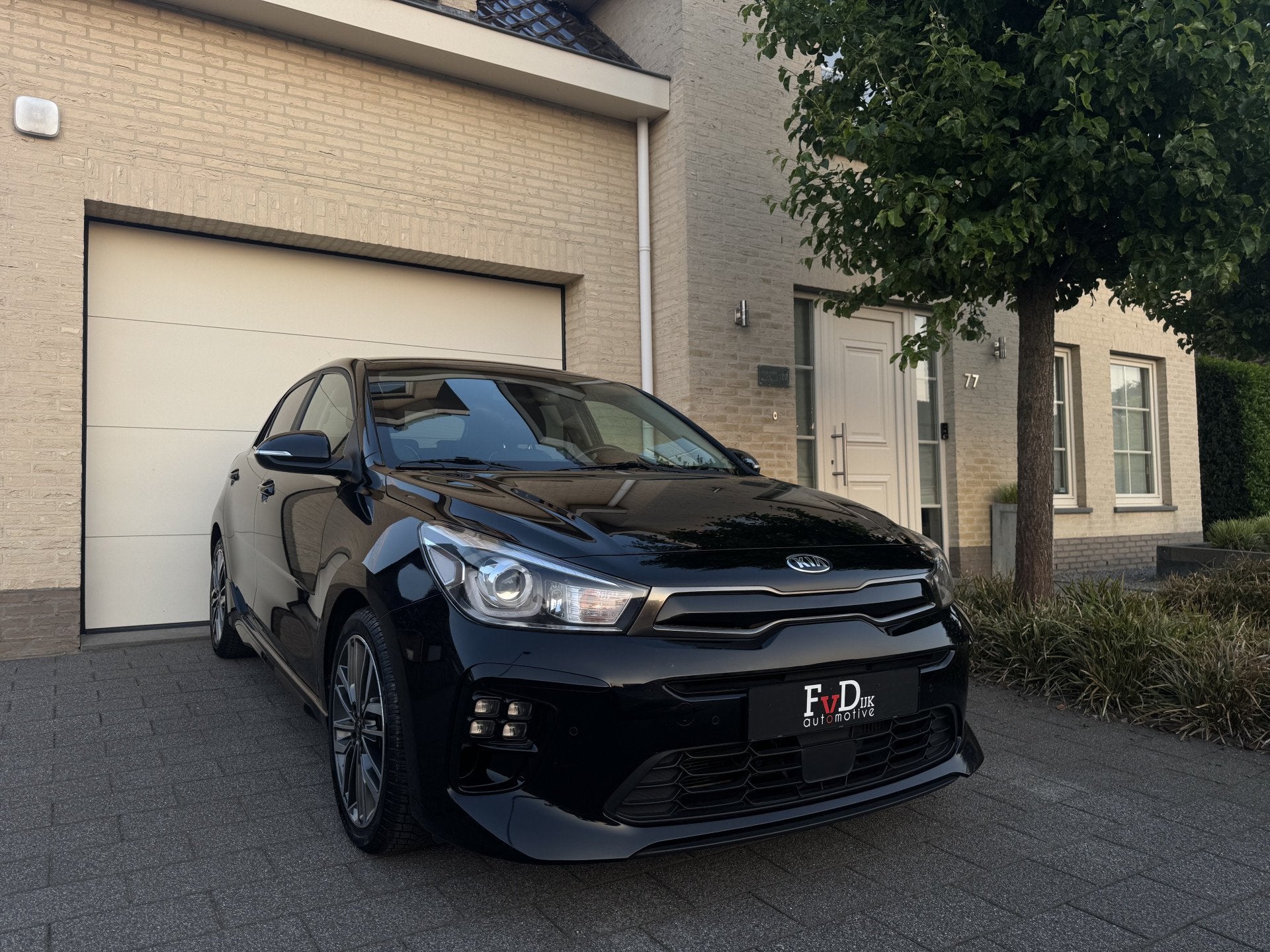 Kia Rio 1.0 T-GDI 100pk GT-Line Navi Leder Carplay Camera DA, Voorwielaandrijving, Gebruikt, Zwart, Leder en Stof