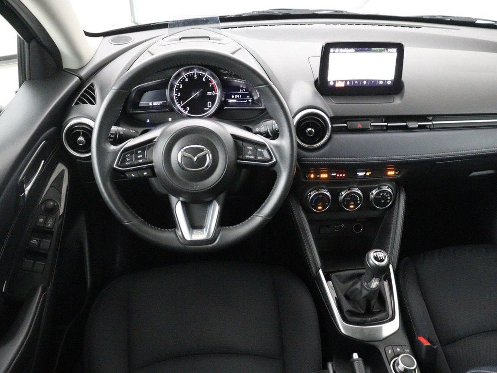 Mazda 2 1.5 Skyact-G Luxury | Stoel & stuurverwarming | Head, Voorwielaandrijving, Stof, 4 cilinders, Zwart