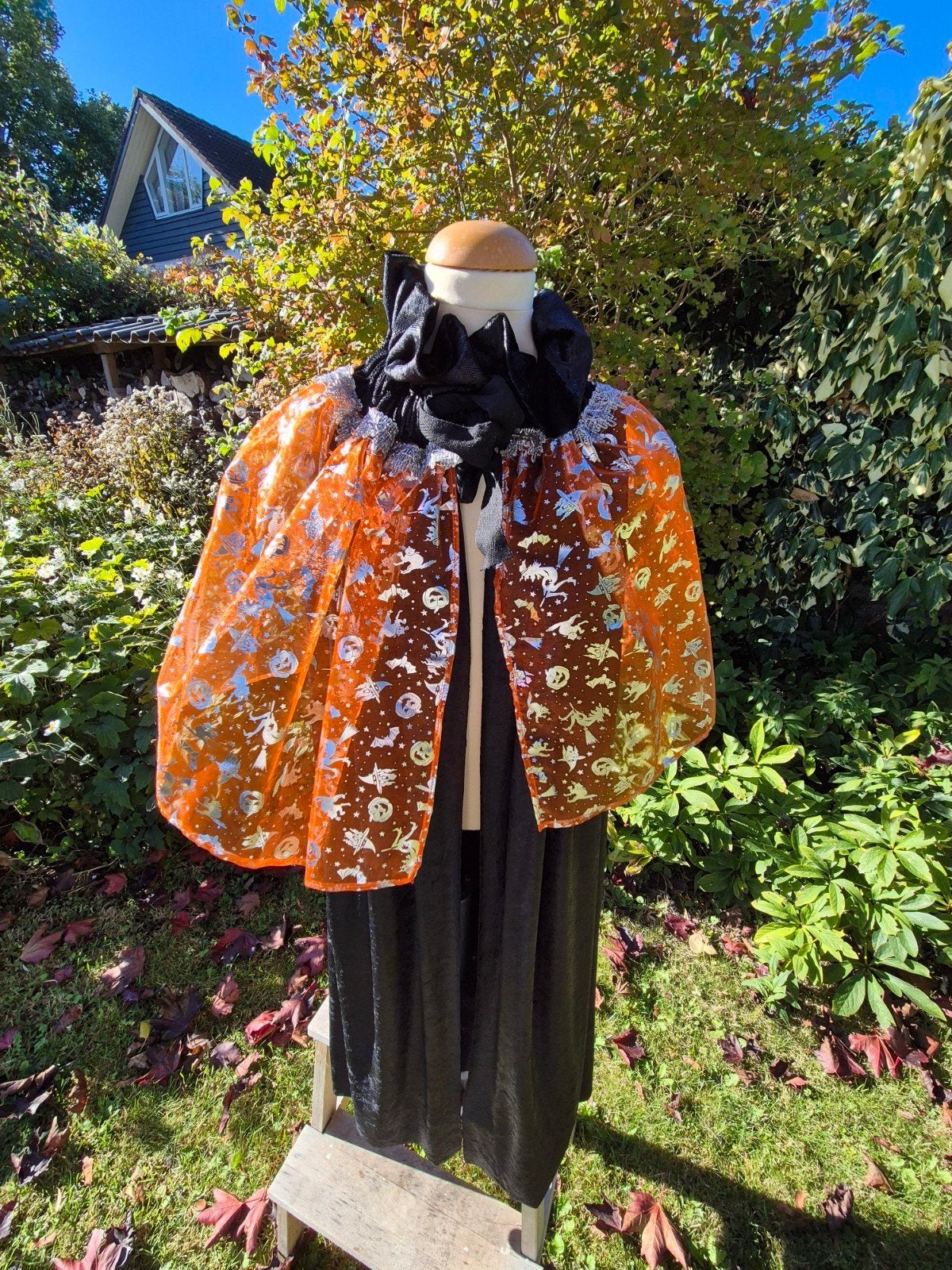 Halloween cape or dress up for Halloween, Ophalen of Verzenden, Nieuw, Kostuum, Halloween of Griezel
