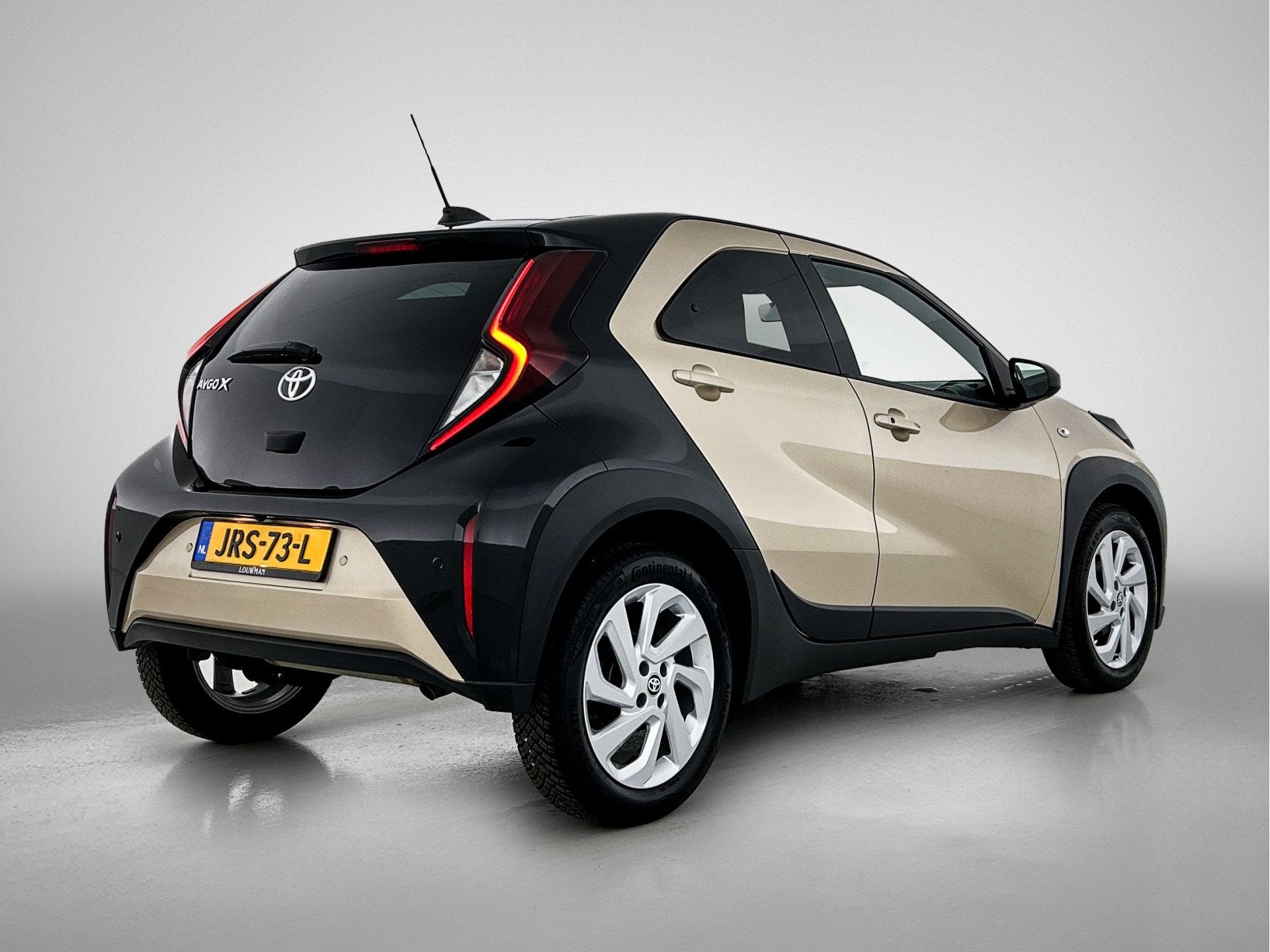 Toyota Aygo X 1.0 VVT-i MT Envy | Dealer Onderhouden | Stoel, 12 maanden, Stof, Gebruikt, 4 stoelen