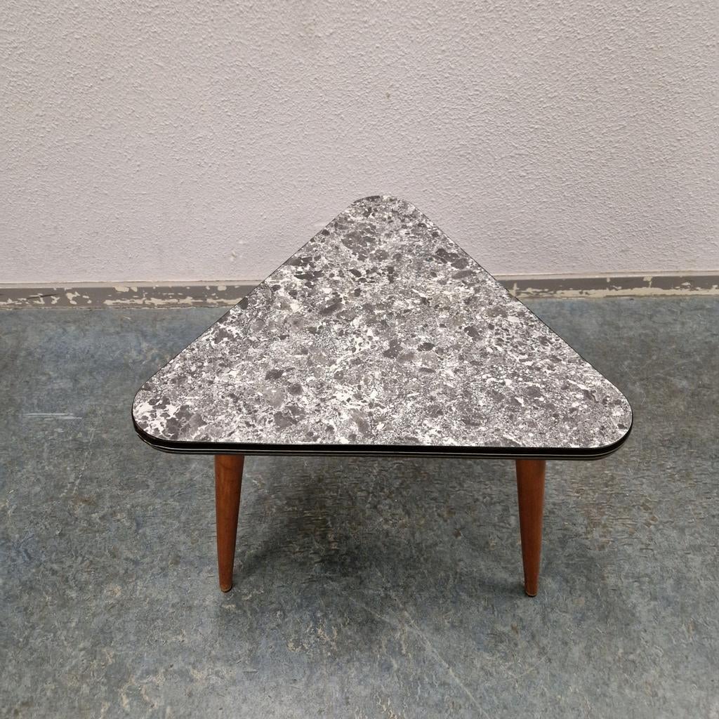 Vintage driehoek bijzettafel fifties formica plantentafel, Ophalen of Verzenden, Huis en Inrichting