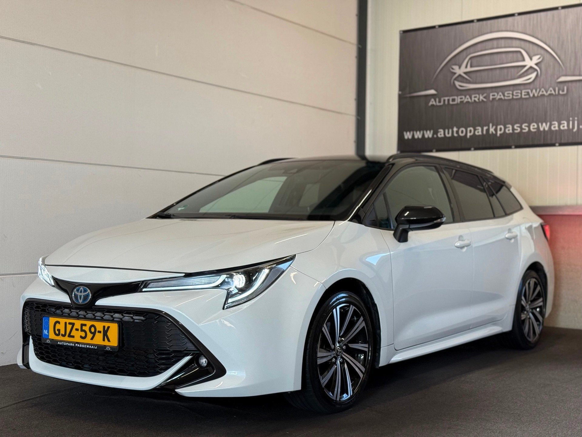 Toyota Corolla Touring Sports Hybrid 140 Dynamic ACC, Apple, 1345 kg, Gebruikt, 4 cilinders, Wit
