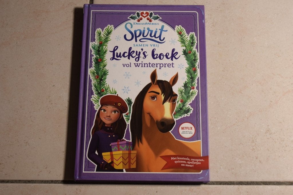 Spirit Samen vrij Lucky’s boek vol winterpret, Boeken, Ophalen of Verzenden, Zo goed als nieuw, Fictie algemeen