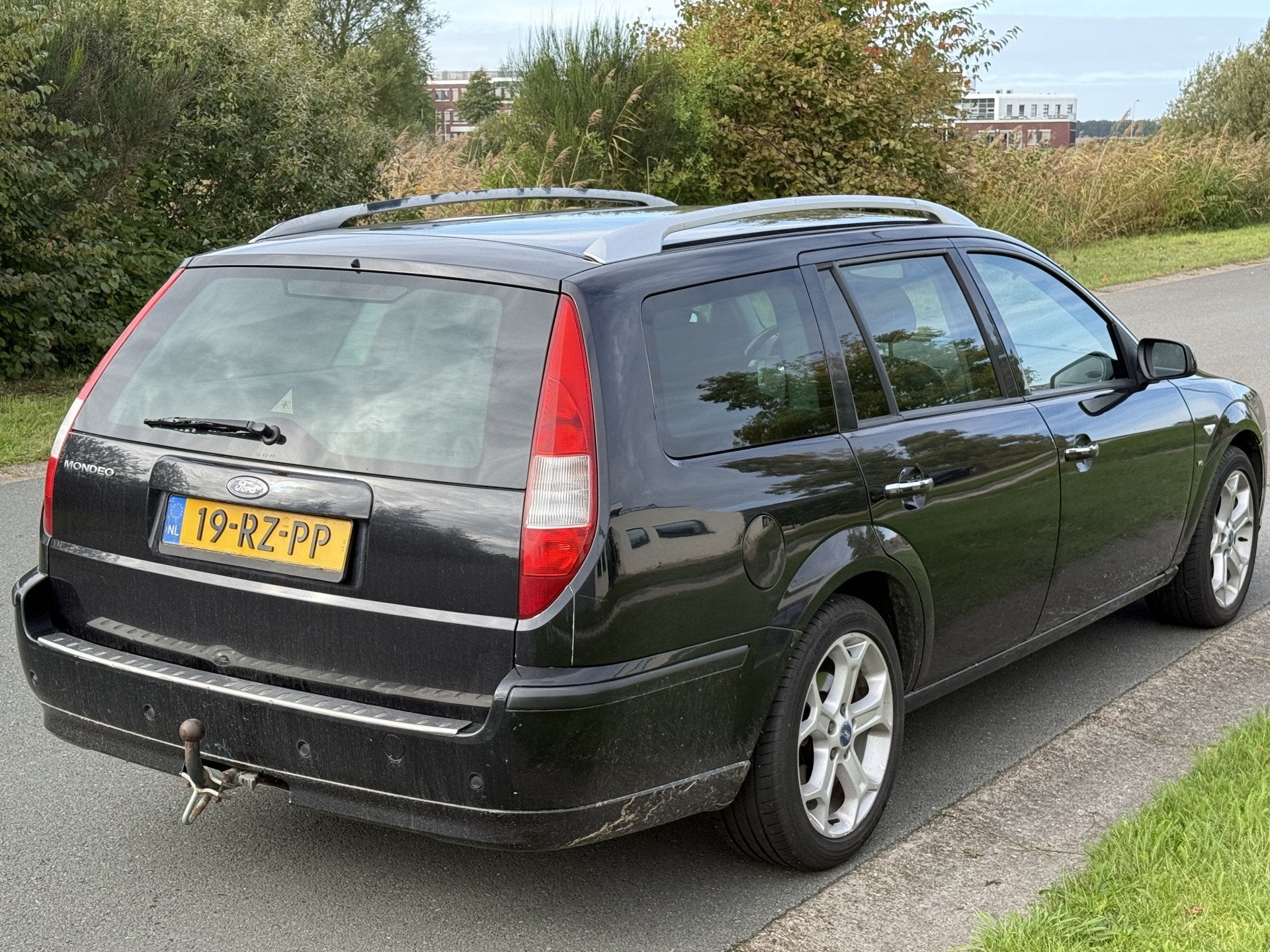 Ford Mondeo Wagon 2.5 V6 Platinum HANDEL/EXPORT MOTORSTORING, Zwart, Handgeschakeld, 170 pk, Euro 4