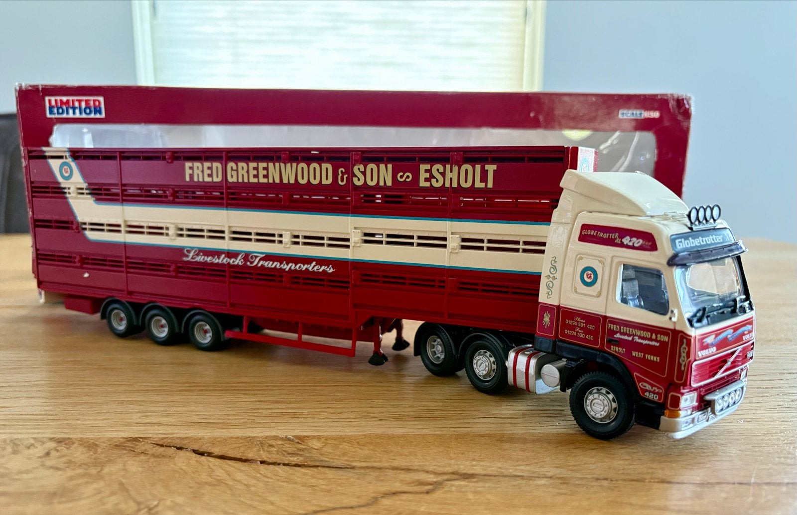 Corgi CC12428 Volvo FH12 420 Fred Greenwood & Son veetranspo, Hobby en Vrije tijd, Ophalen of Verzenden, Gebruikt