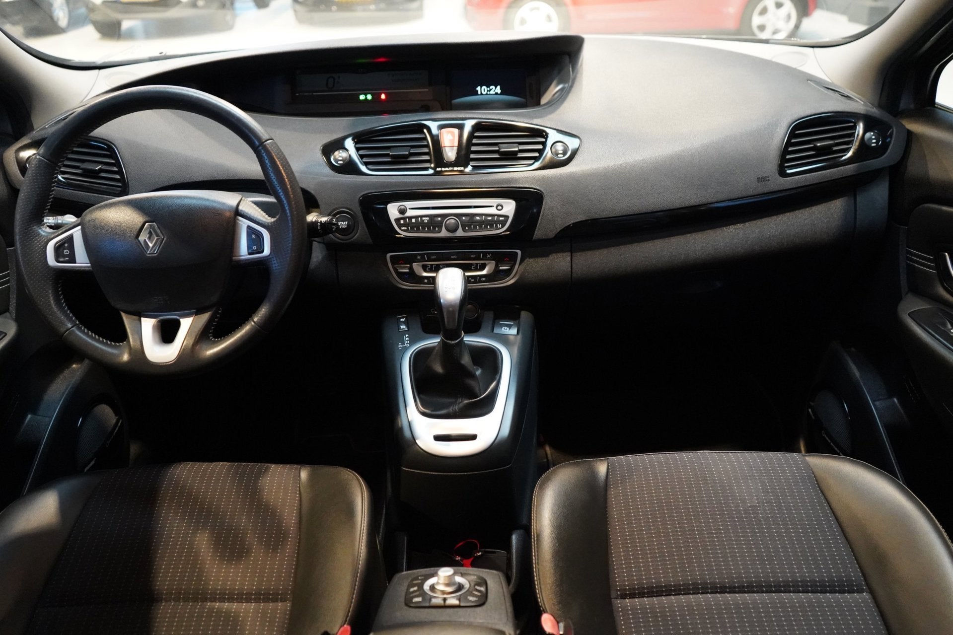 Renault Scénic 2.0 Bose | AUT | ACHTERUITRIJC. | TREKHAAK |, Euro 5, Gebruikt, 4 cilinders, Verwarmde buitenspiegels
