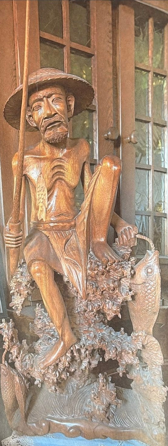 Handgesneden houten beeld van visser met vis, Antiek en Kunst, Ophalen, 50 - 100 cm, Handgemaakt, Beeld