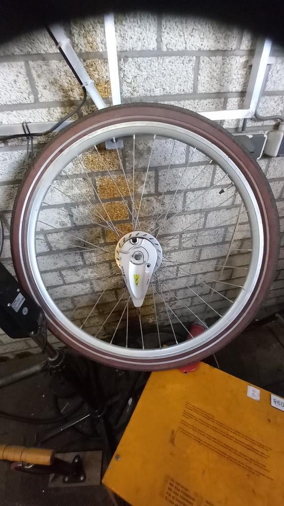 28inch voorwiel, Fietsen en Brommers, Fietsonderdelen, Ophalen of Verzenden, Zo goed als nieuw, Zonder, Aluminium