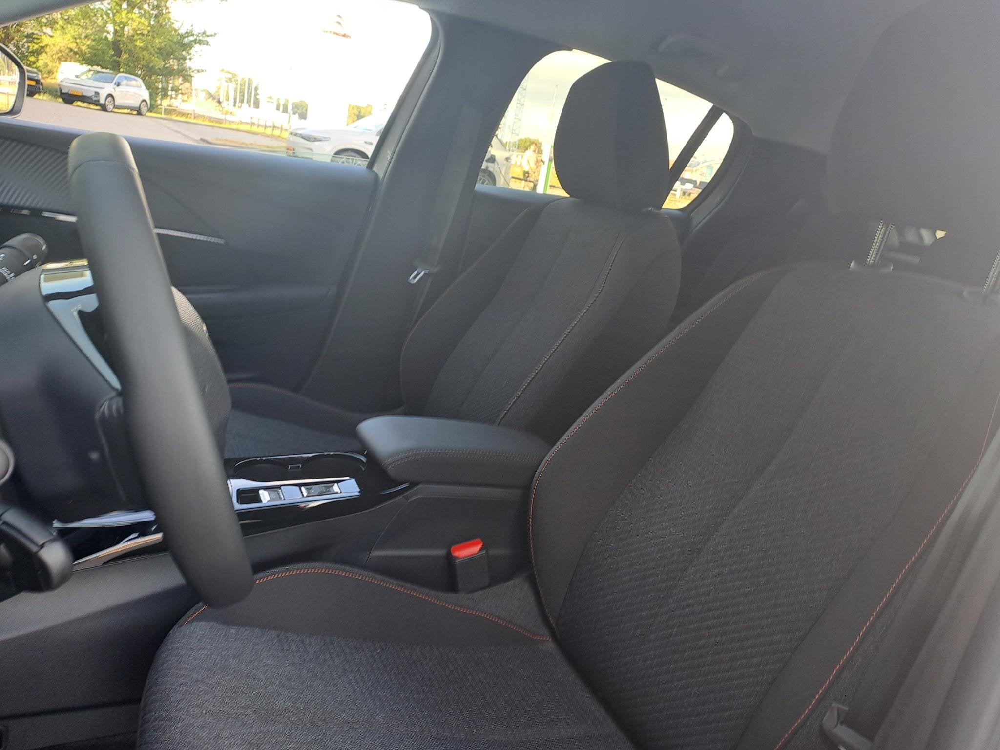 Peugeot e-208 EV Business 51 kWh, Auto's, 12 maanden, Gebruikt, 433 km, 156 pk