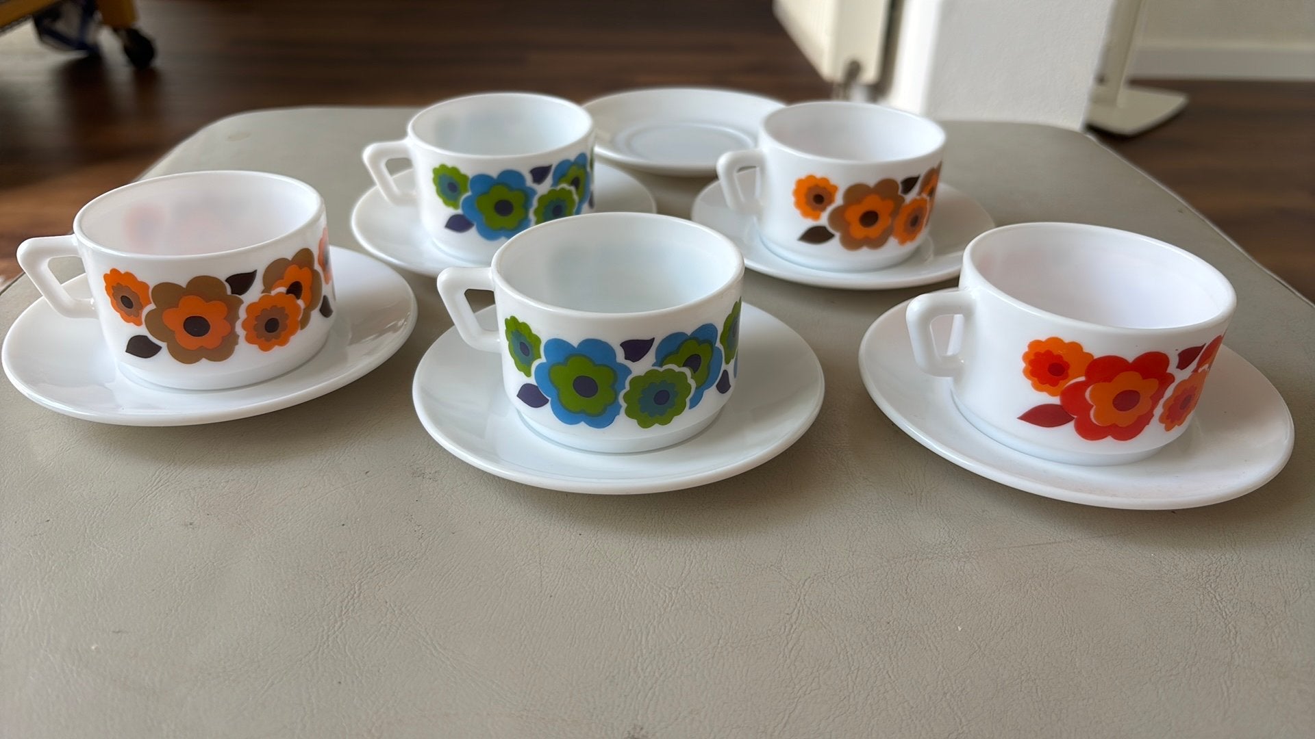 Vintage Arcopal Lotus koppen en schotels, Huis en Inrichting, Keuken | Servies, Ophalen, Overige stijlen, Kop(pen) en/of Schotel(s)